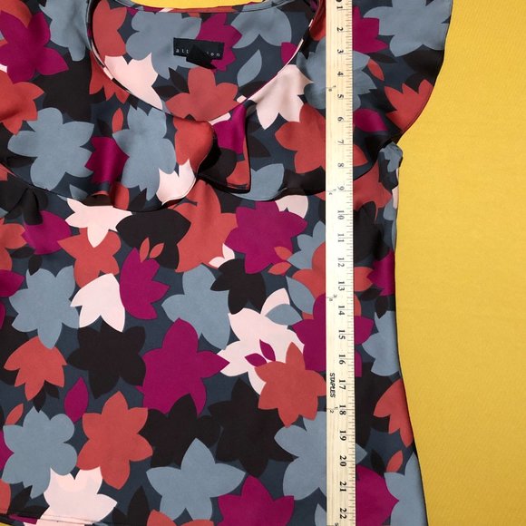 Attention Womens Sz S Ruffled Short Cap Sleeves Floral Light Top - Picture 2 of 6